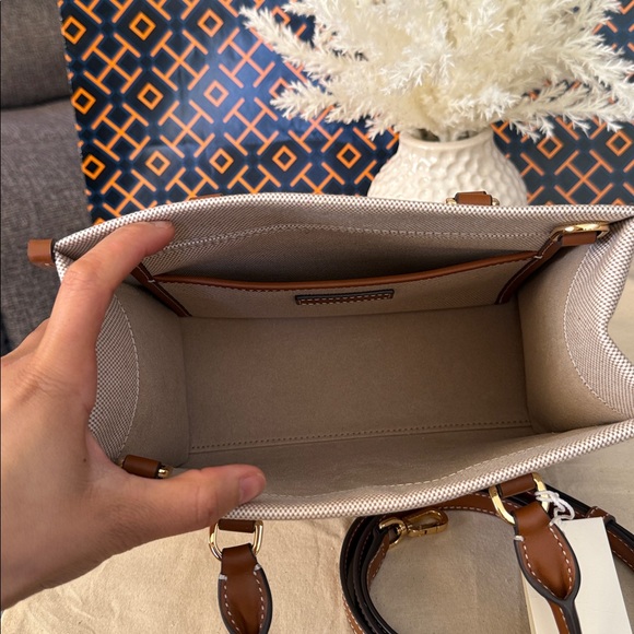Tory Burch blake canvas Tan and Cream tote bag with brown strap - Picture 3 of 9